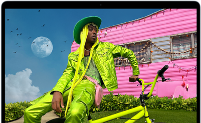 Vue du MacBook Air mettant en valeur l’écran Liquid Retina